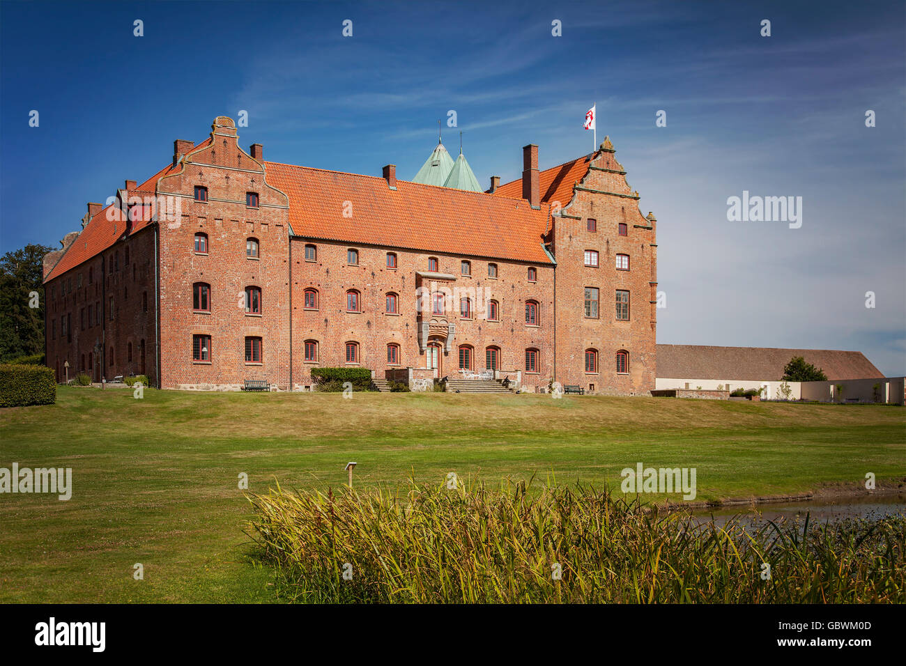 Bild von der schwedischen Schloss Skarhult und seine umfangreichen öffentlichen Gärten. Stockfoto