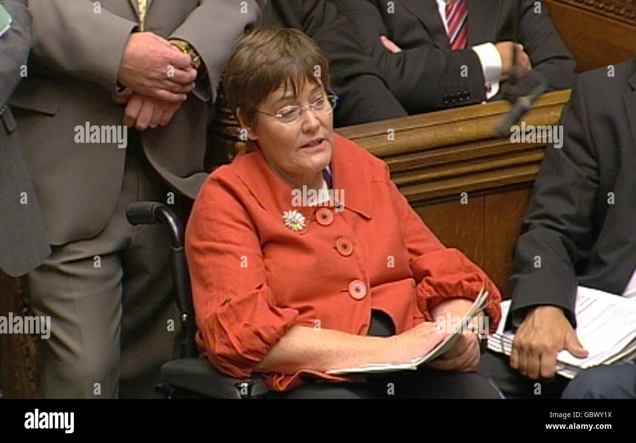 Die Labour-Abgeordnete Anne Begg während der Fragen des Premierministers im Unterhaus, London. Stockfoto