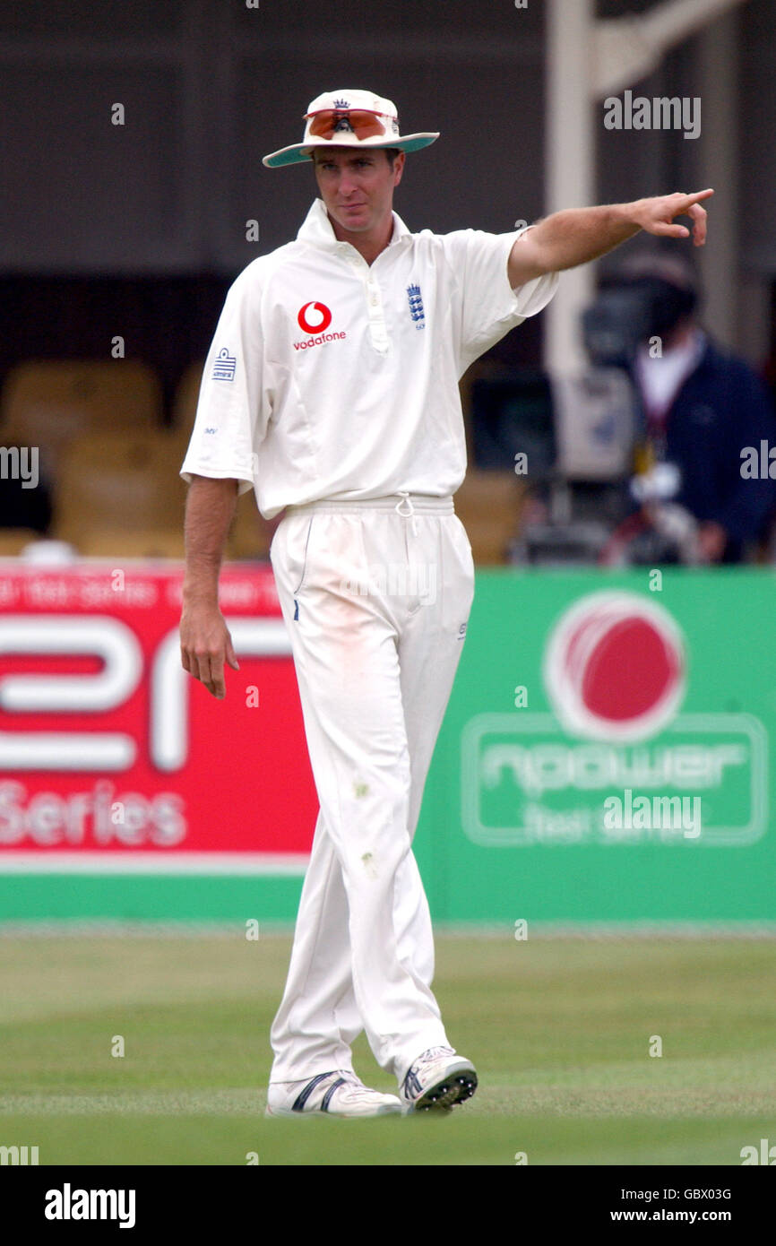 Cricket - npower Second Test - England gegen Westindien - Tag drei. Der englische Michael Vaughan setzt das Feld Stockfoto