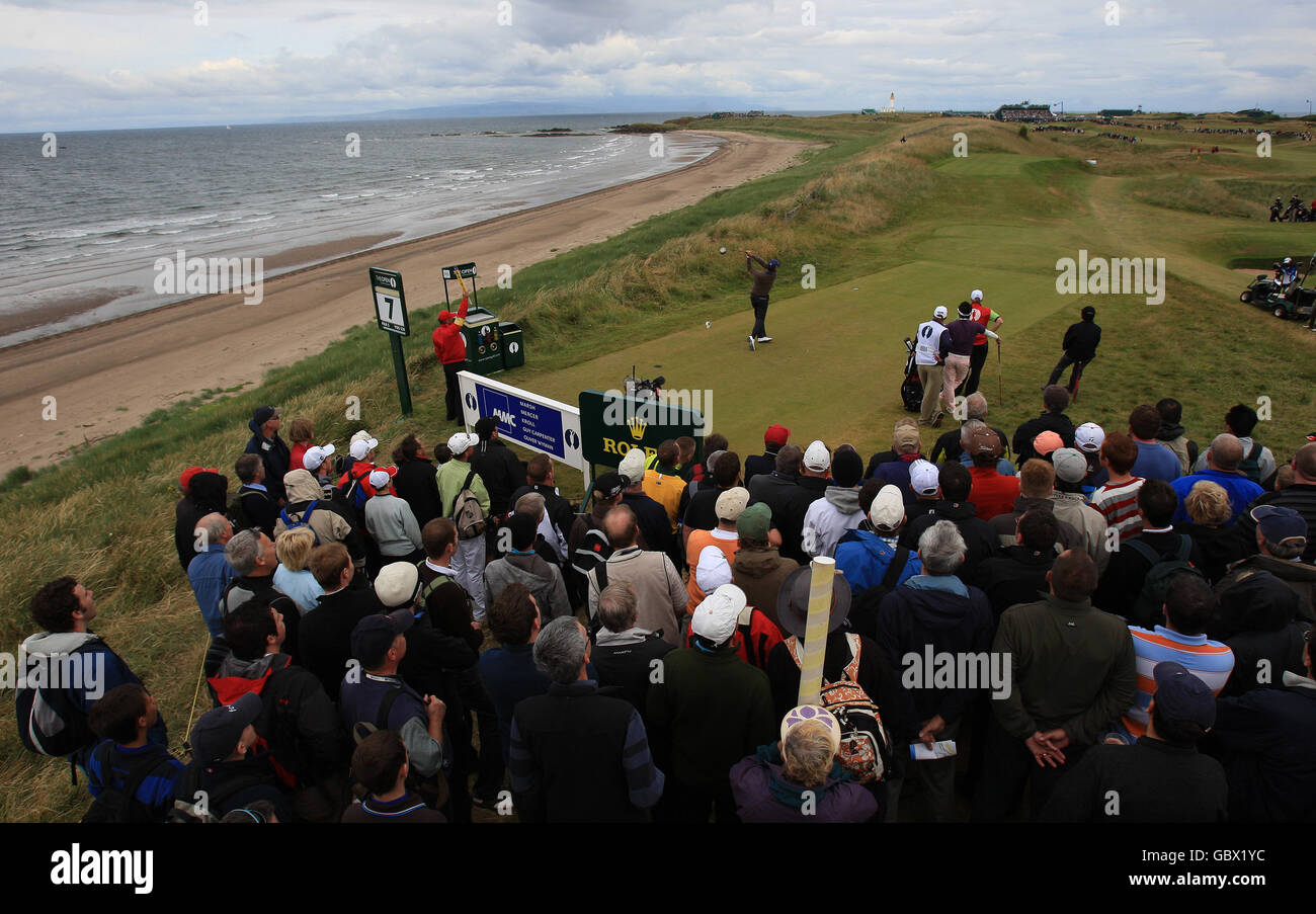 Golf - The Open Championship 2009 - Runde Drei - Turnberry Golf Club. Der irische Padraig Harrington schlägt am 7. Loch ab Stockfoto