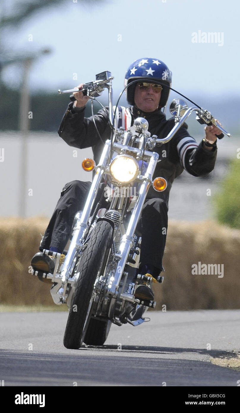 Auto - Goodwood Festival of Speed. Hollywood-Schauspieler Peter Fonda während des Goodwood Festival of Speed in Chichester, West Sussex. Stockfoto