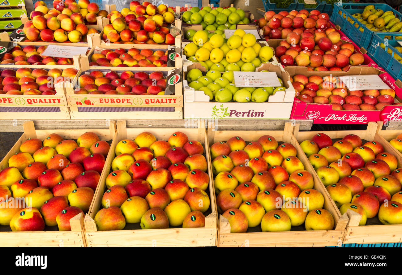 Äpfel Obst zum Verkauf am Grote Markt, Marktplatz, Mechelen, Belgien Stockfoto