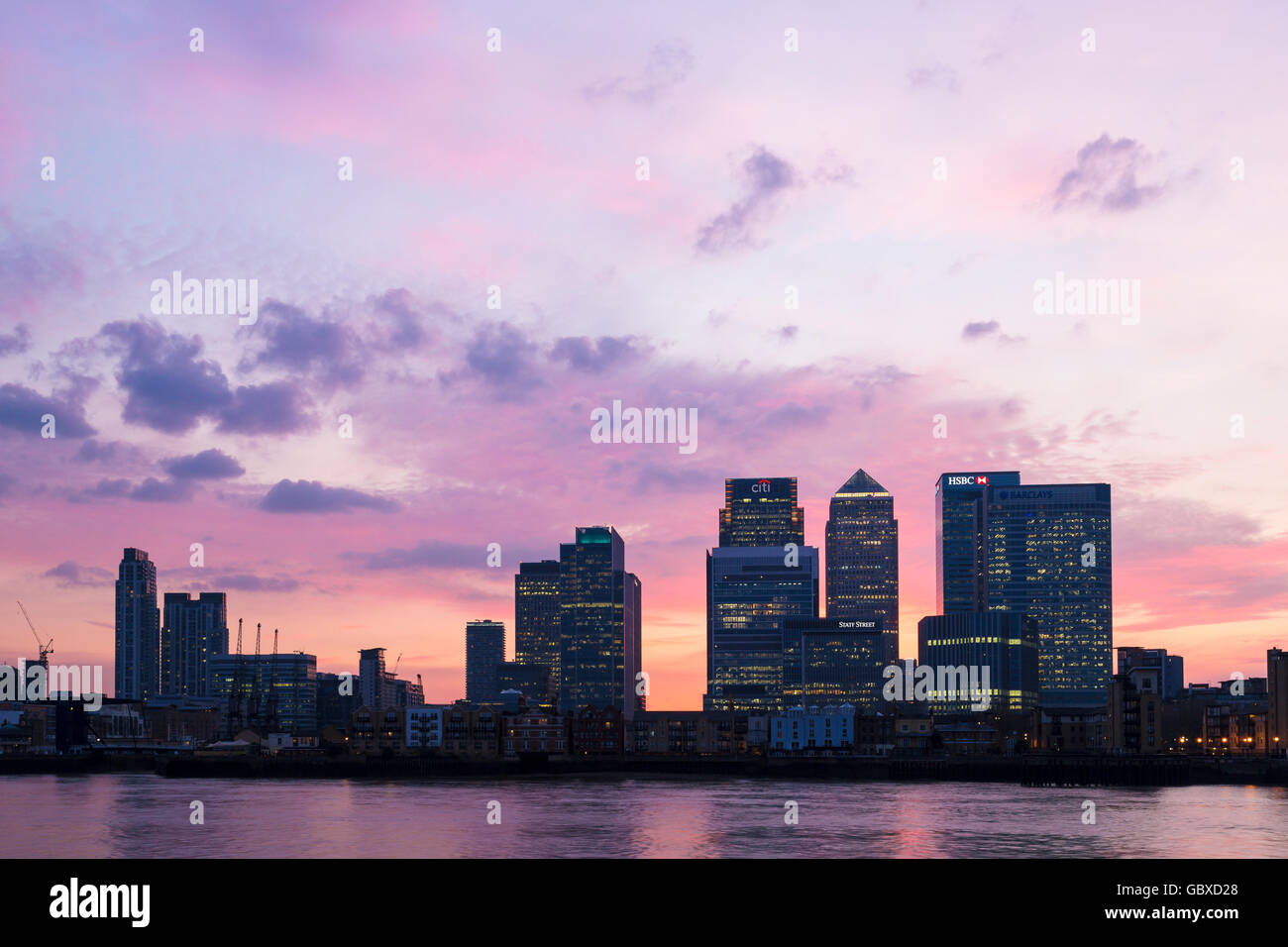 London Skyline bei Sonnenuntergang, Canary Wharf, England Stockfoto