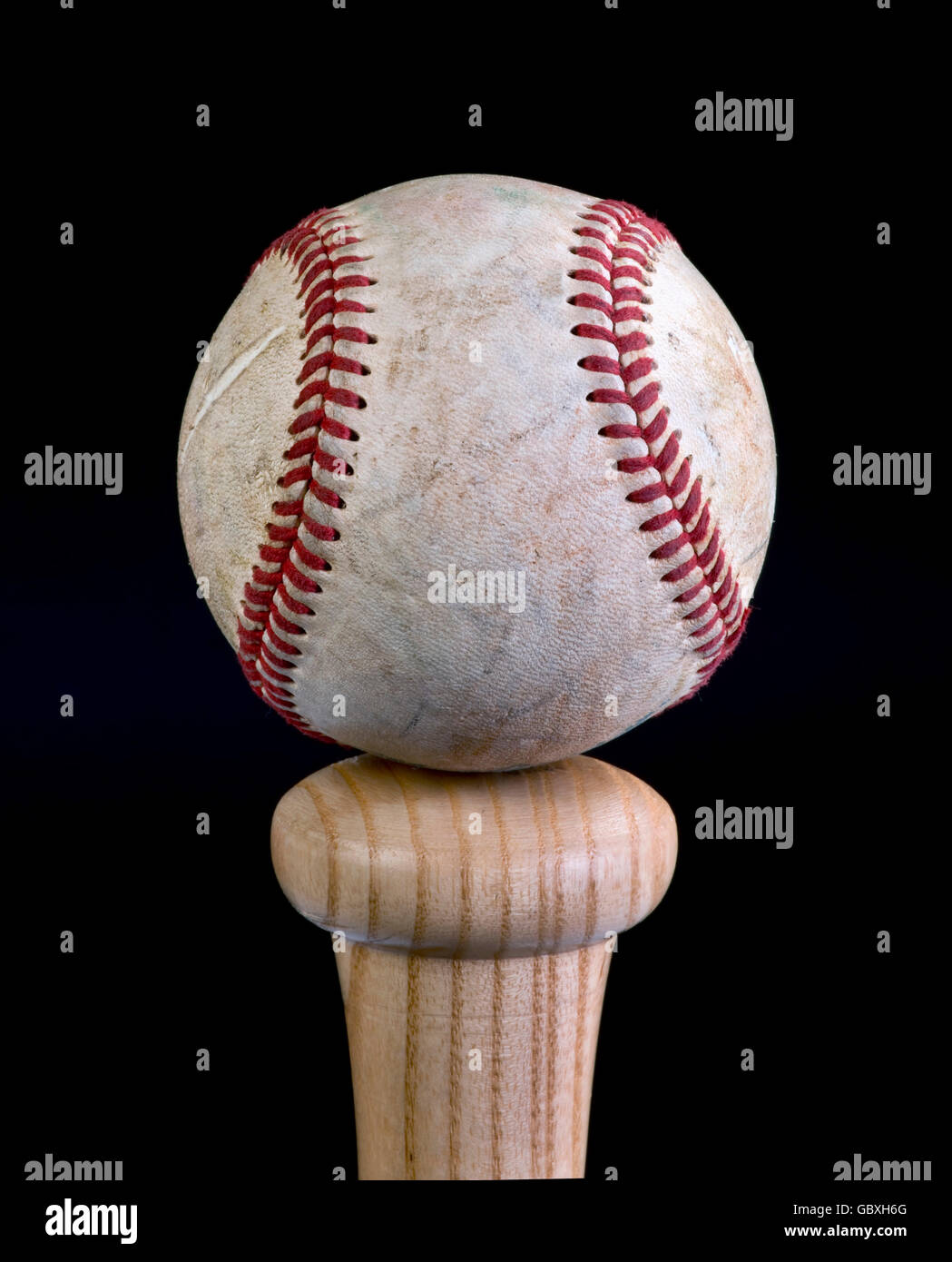 Baseball auf Griff der hölzernen Schläger ausgewogen... Stockfoto