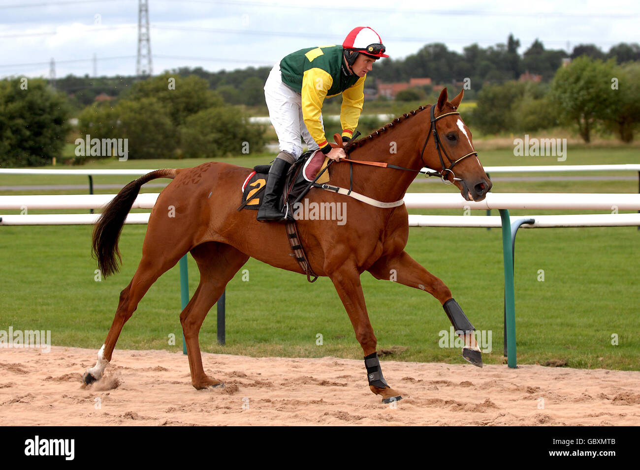 Pferderennen - Southwell Races. Keene Spirit, der von Finbar Keniry geritten wird, postet Stockfoto
