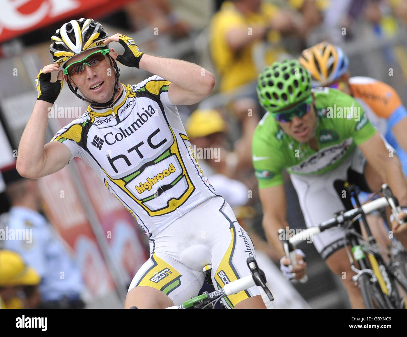 Radfahren - Tour de France 2009 - Etappe zehn. Mark Cavendish überquert die Ziellinie und gewinnt die 10. Etappe der Tour De France in Limoges, Frankreich. Stockfoto