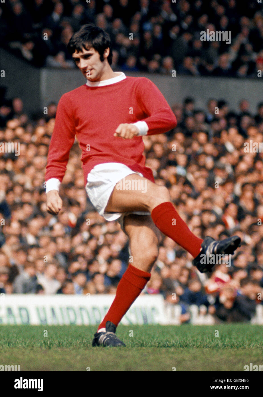 Fußball - Football League Division One - Manchester United / Fulham. George Best, Manchester United Stockfoto