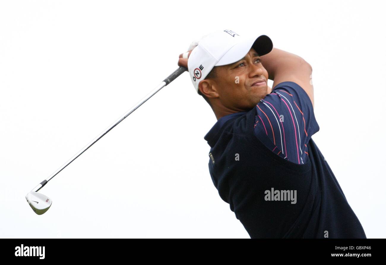 Golf - The Open Championship 2009 - Round One - Turnberry Golf Club. Tiger Woods schlägt am ersten Tag der Open Championship im Turnberry Golf Club am 4. Loch ab. Stockfoto
