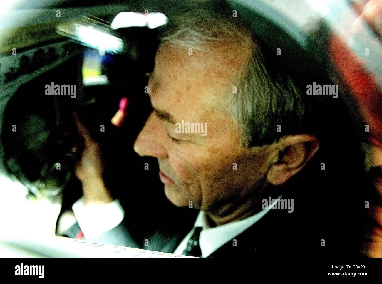 Ian Kerr, der im Auftrag der Consulting Association eine schwarze Liste von Tausenden von Bauarbeitern verwaltete, verlässt das Knutsford Crown Court. Stockfoto