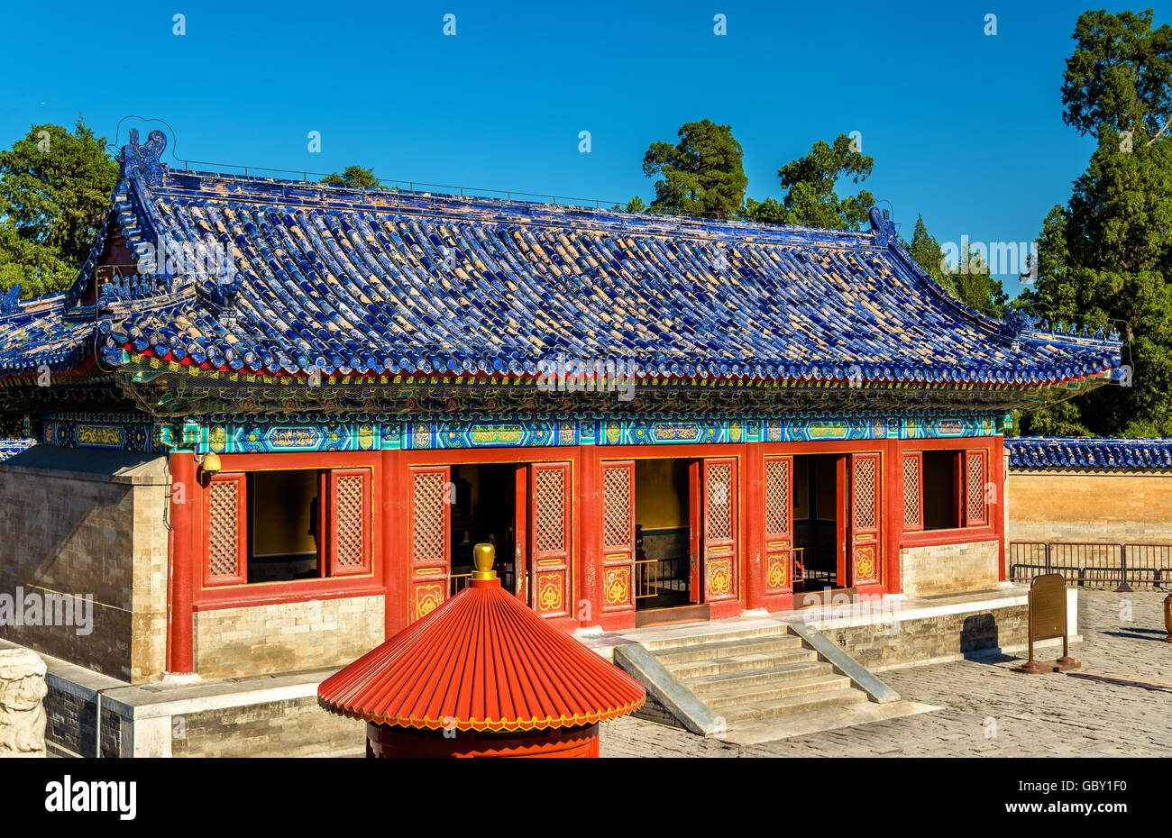 Weg zum runden Erdwall-Altar in Peking Stockfoto