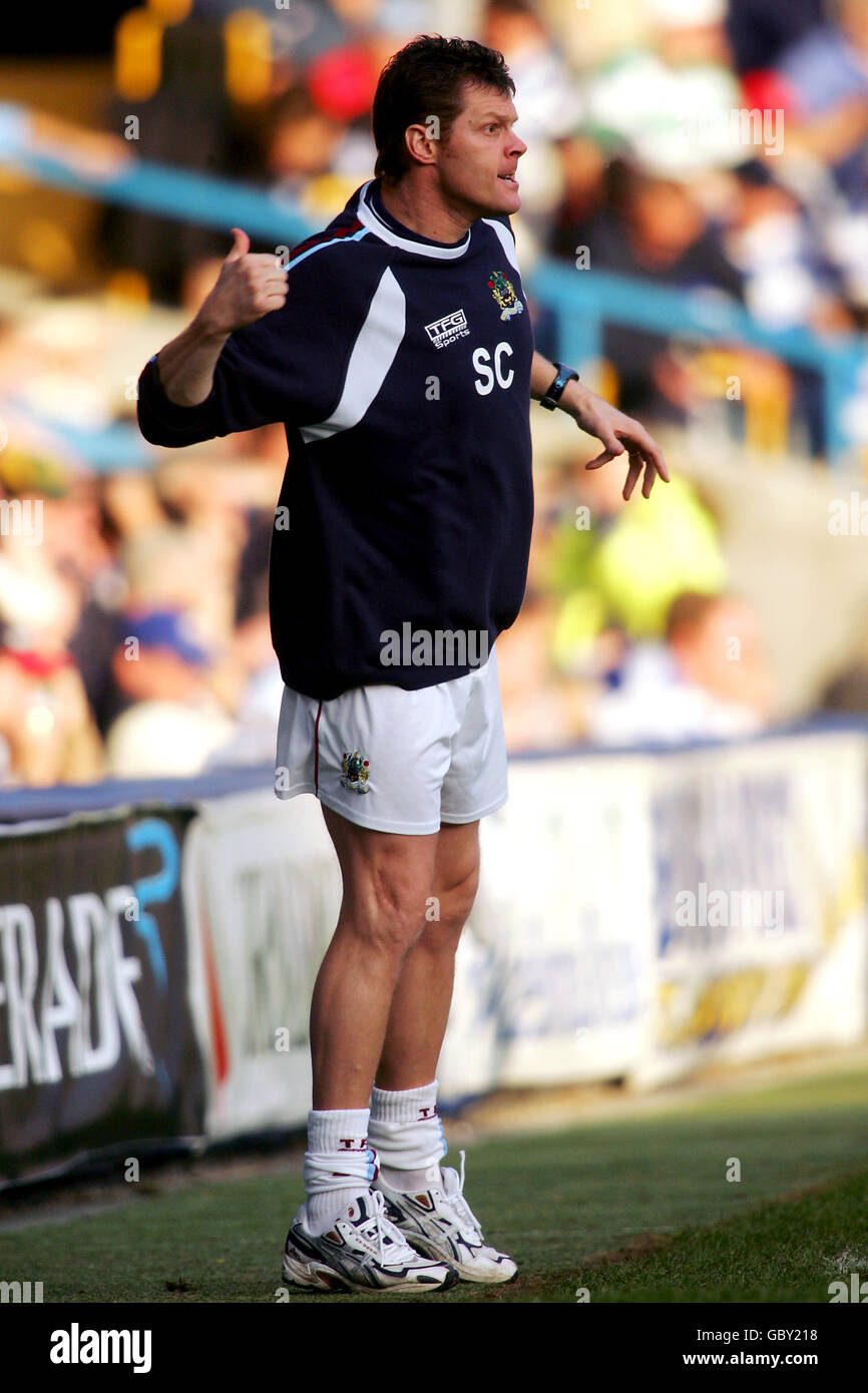 Steve Cotterill, Manager von Burnley, zeigt seine Frustration beim Schauen Von der Seitenlinie aus Stockfoto