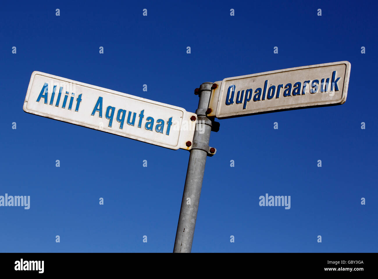 Grönländische Sprache Straßenschilder, Ilulissat, Grönland Stockfoto