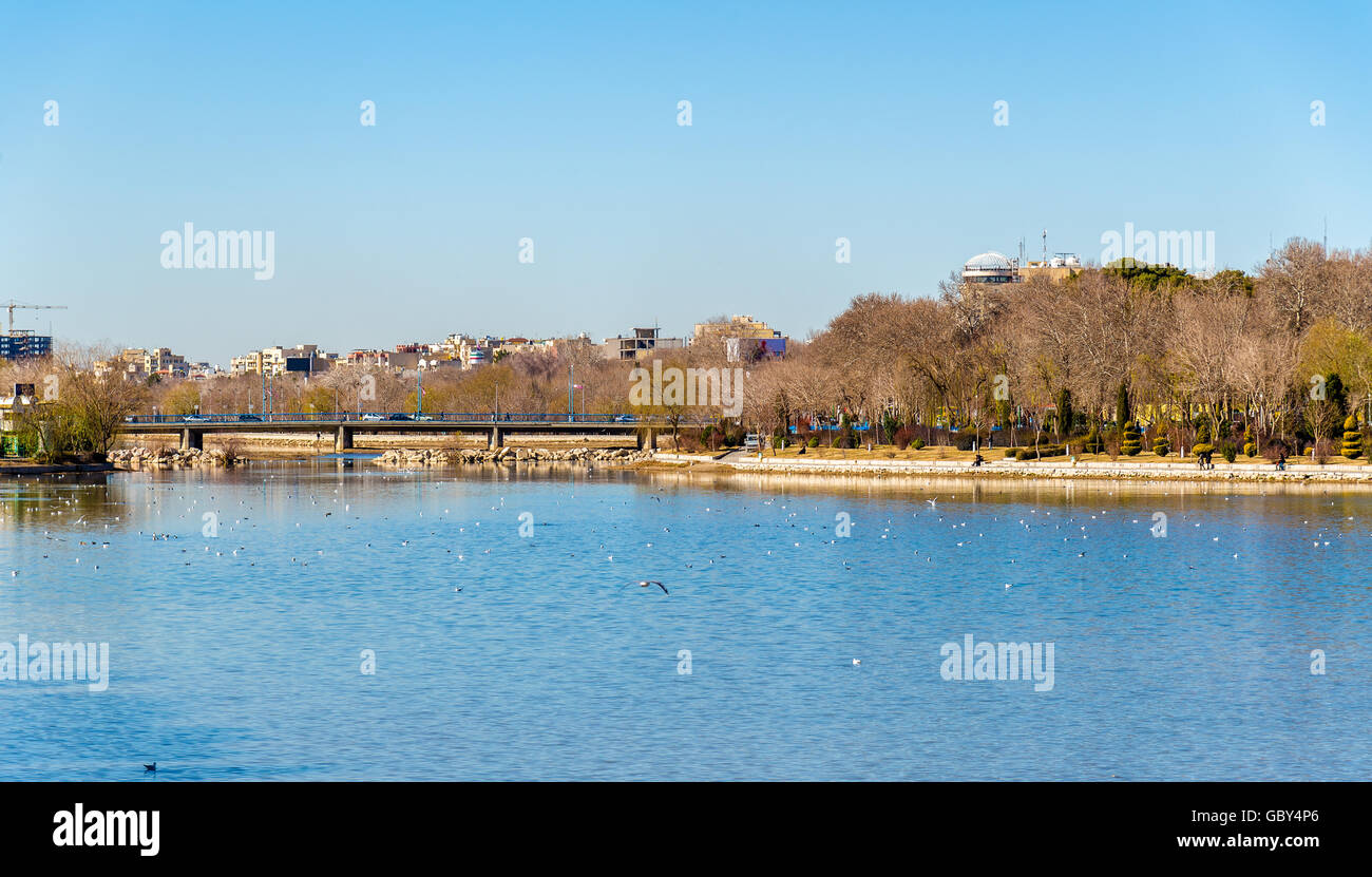 Blick auf den Zayanderud Fluss in Isfahan, Iran Stockfoto