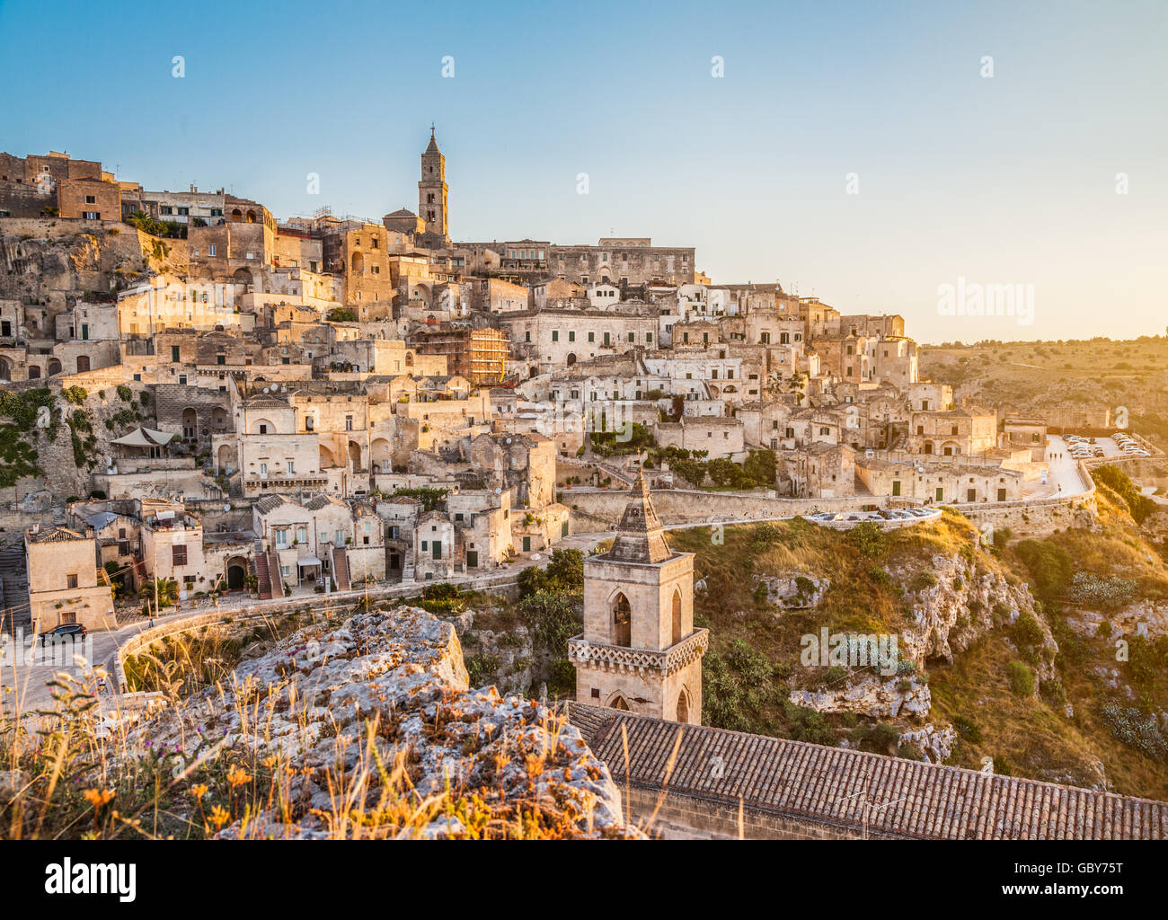 Antike Stadt Matera (Sassi di Matera), europäische Hauptstadt der Kultur 2019, im schönen goldenen Morgenlicht, Basilikata, Italien Stockfoto