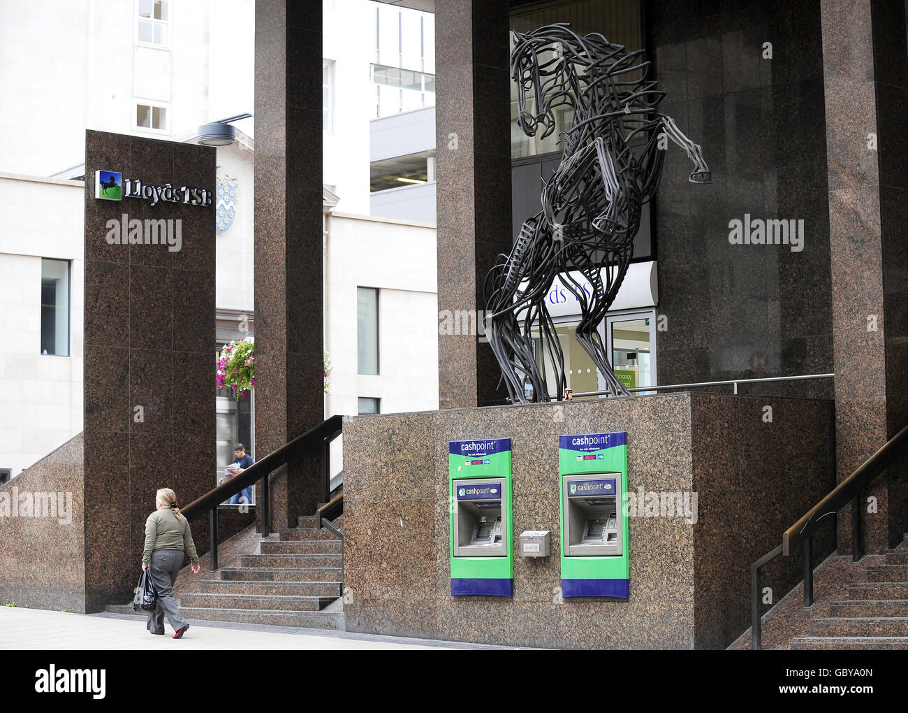 Eine Lloyds TSB Niederlassung in Leeds als Teil-nationalisierte Kreditgeber sagte, es machte einen 4 Milliarden Halbjahresverlust als HBOS rücksichtslose Kreditvergabe nahm seinen Tribut. Stockfoto