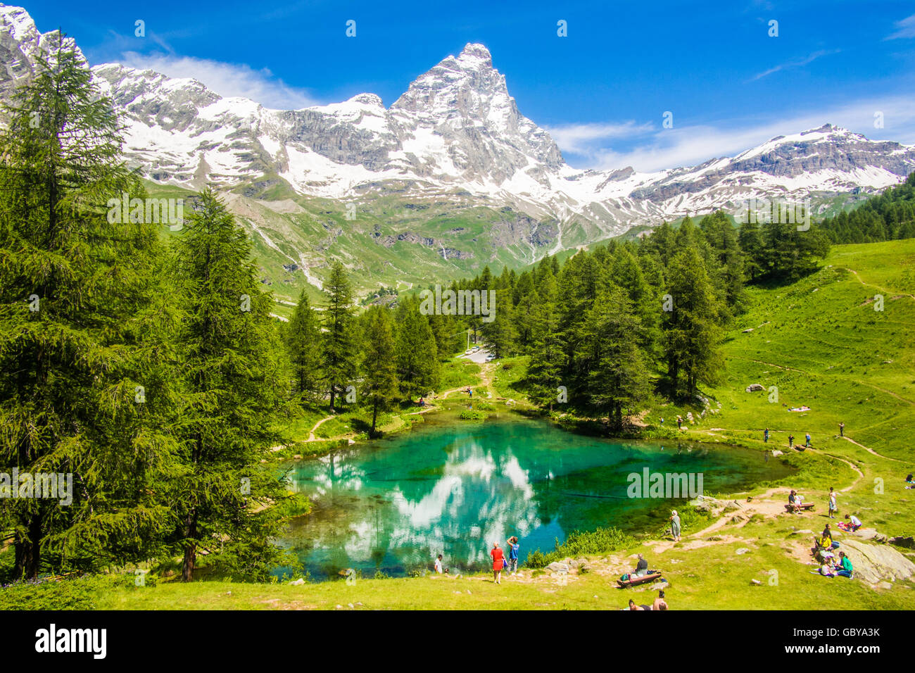 Lago Blu (Blue Lake) und der Cervino Berg (aka Matterhorn in der Schweiz), Aostatal, Italien. Stockfoto