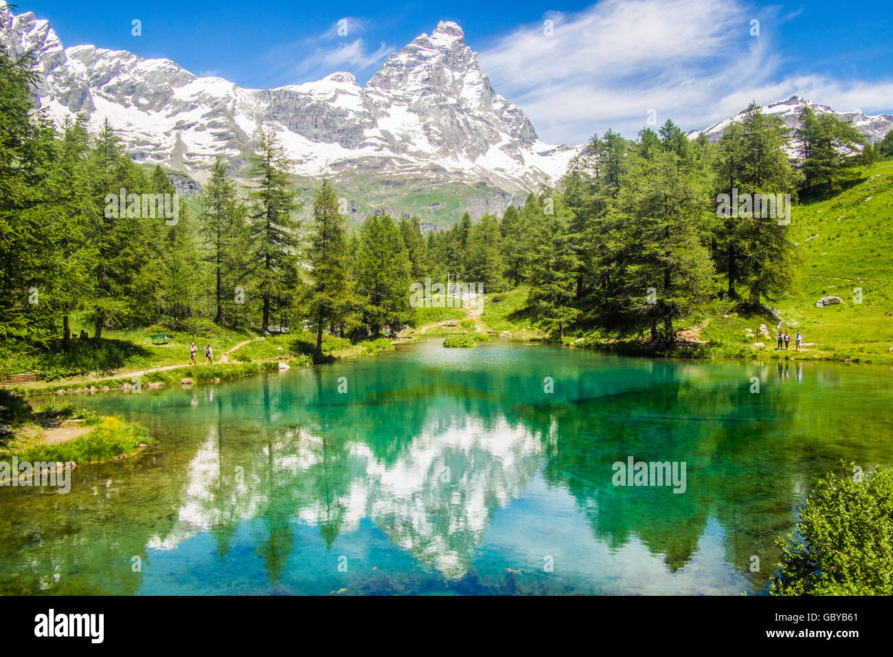 Lago Blu (Blue Lake) und der Cervino Berg (aka Matterhorn in der Schweiz), Aostatal, Italien. Stockfoto
