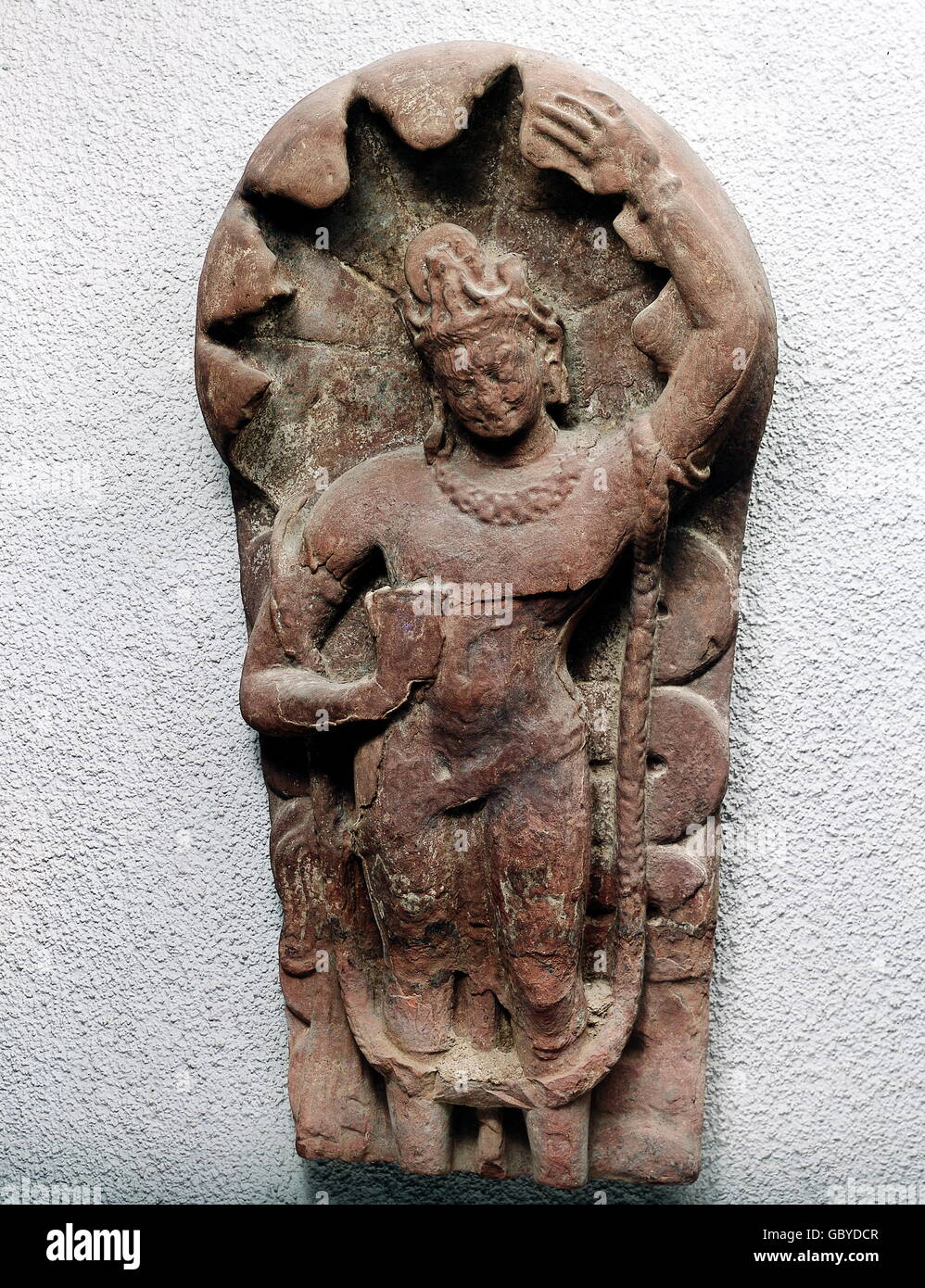 Religion, Hinduismus, Gottheit Nagaraja (König der Schlangen), Skulptur, Mathura-Stein, Gupta-Zeit, Madhya Pradesh, 4th Jahrhundert, 158x80x27 Zentimeter, Privatsammlung, Indien, Stein, Steine, König der Schlangen, Hüter des Schatzes der Sonden, Bildende Kunst, Kunst, Gottheit, Gottheiten, Hindo, Hindi, Hindoo, volle Länge, Relief, Skulptur, Skulpturen, Statue, Statuen, historische, Historische, Personen, zusätzliche-Rechte-Clearences-nicht verfügbar Stockfoto