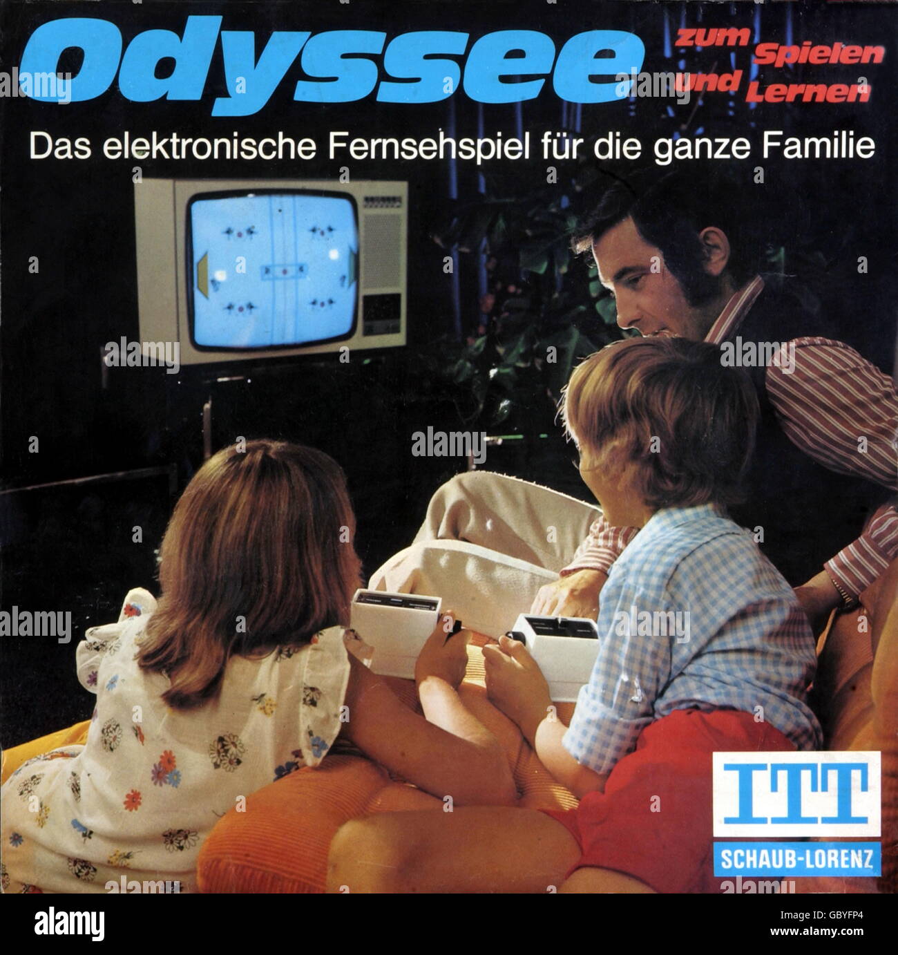 Spiele, Videospiel 'Odyssee', erstes deutsches Videospiel, Familie vor einem Fernseher, Deutschland, 1973 / 1974, zusätzliche-Rechte-Clearences-nicht verfügbar Stockfoto