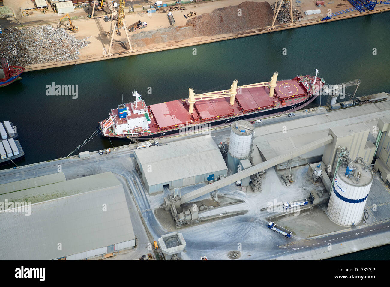 Schiff laden bei Tilbury Docks, South East England, UK Stockfoto