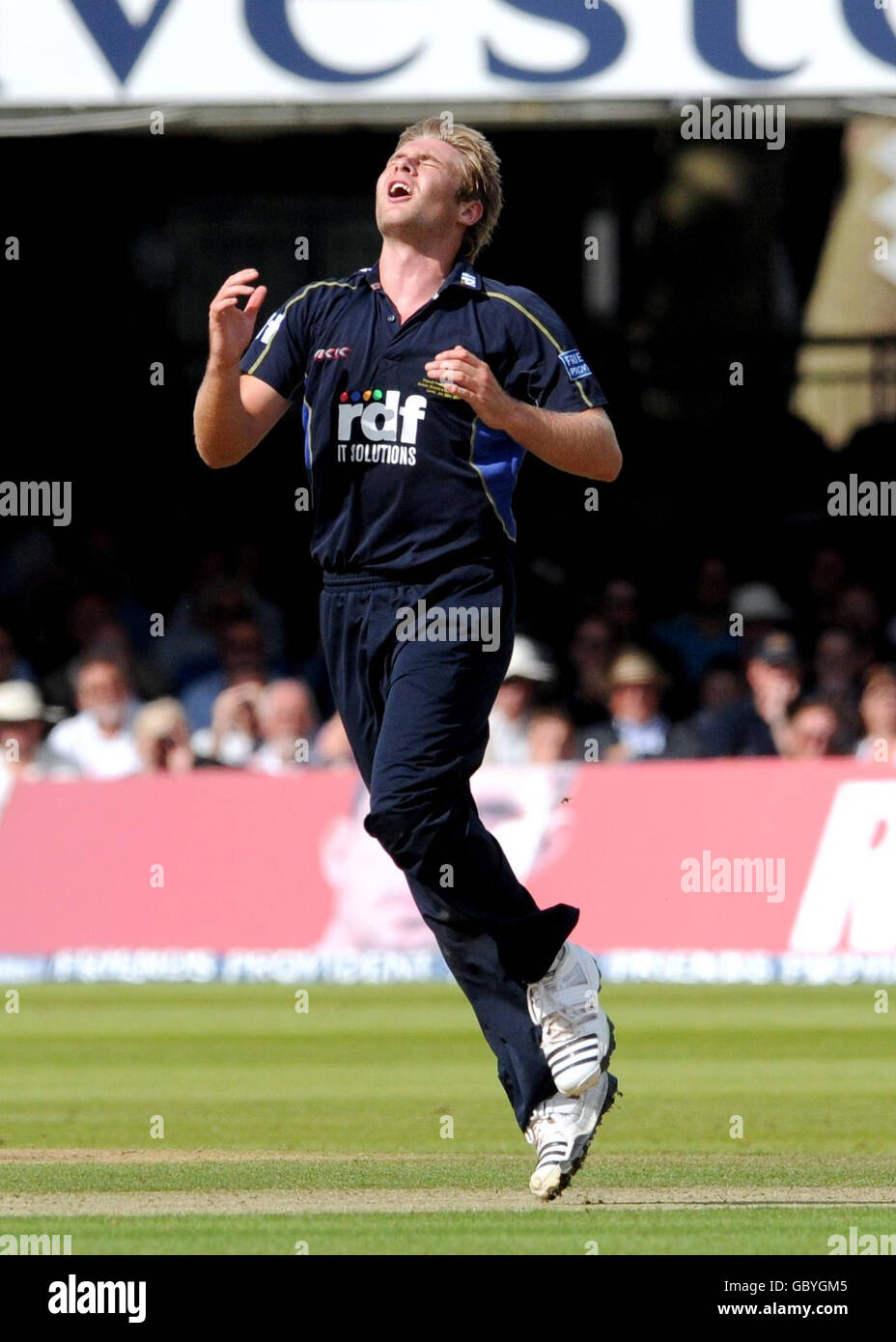 Luk Wright von Sussex reagiert während des Friends Provident Trophy Finales in Lord's, London. Stockfoto