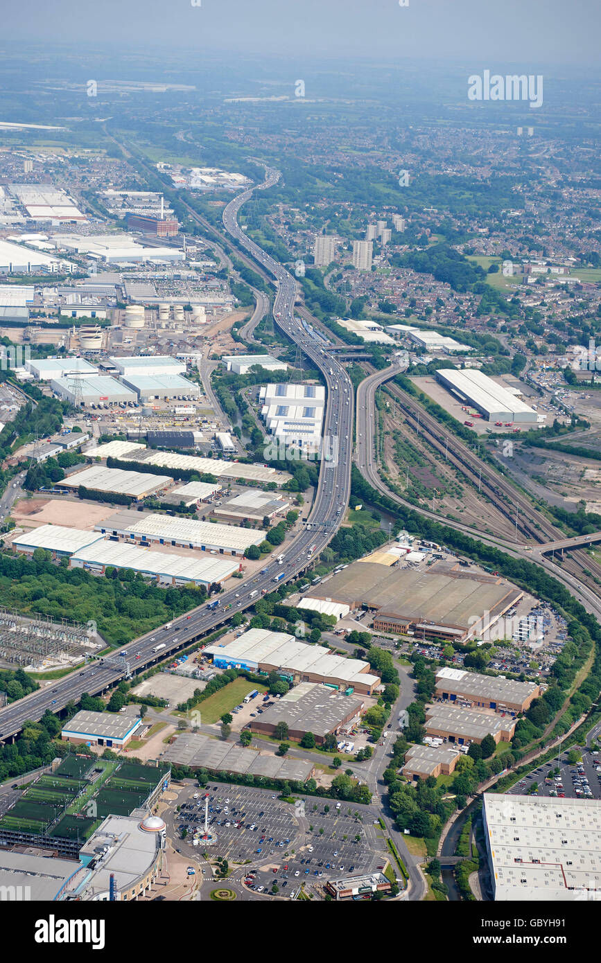 M6 erhöhte Abschnitt, Birmingham West Midlands UK, südlich von Autobahnkreuz Stockfoto