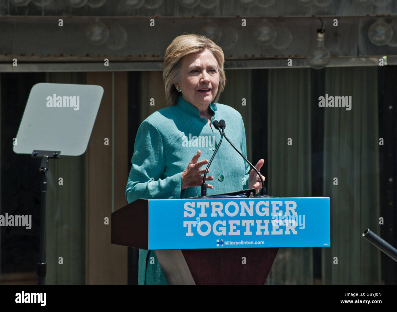 Atlantic City, NJ, USA. 6. Juli 2016. Hillary Clinton Kampagnen vor dem ehemaligen Trump Plaza Casino auf der Promenade. Stockfoto