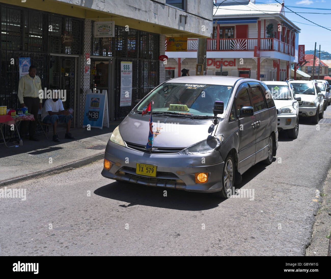 dh St Johns ANTIGUA Karibik lokalen Taxi in Haupt Straße Saint Johns Stockfoto