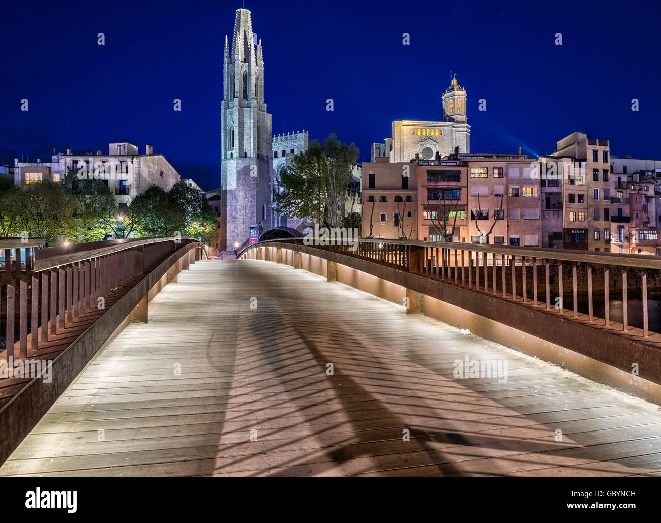 Brücke zur Kathedrale der Heiligen Maria in Girona, Costa Brava, Spanien Stockfoto