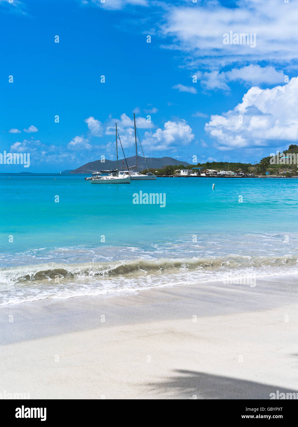 dh Cane Garden Bay TORTOLA Karibik-Yachten vor Anker blaues Meer und sand Strand Insel Bvi Jungferninseln Stockfoto