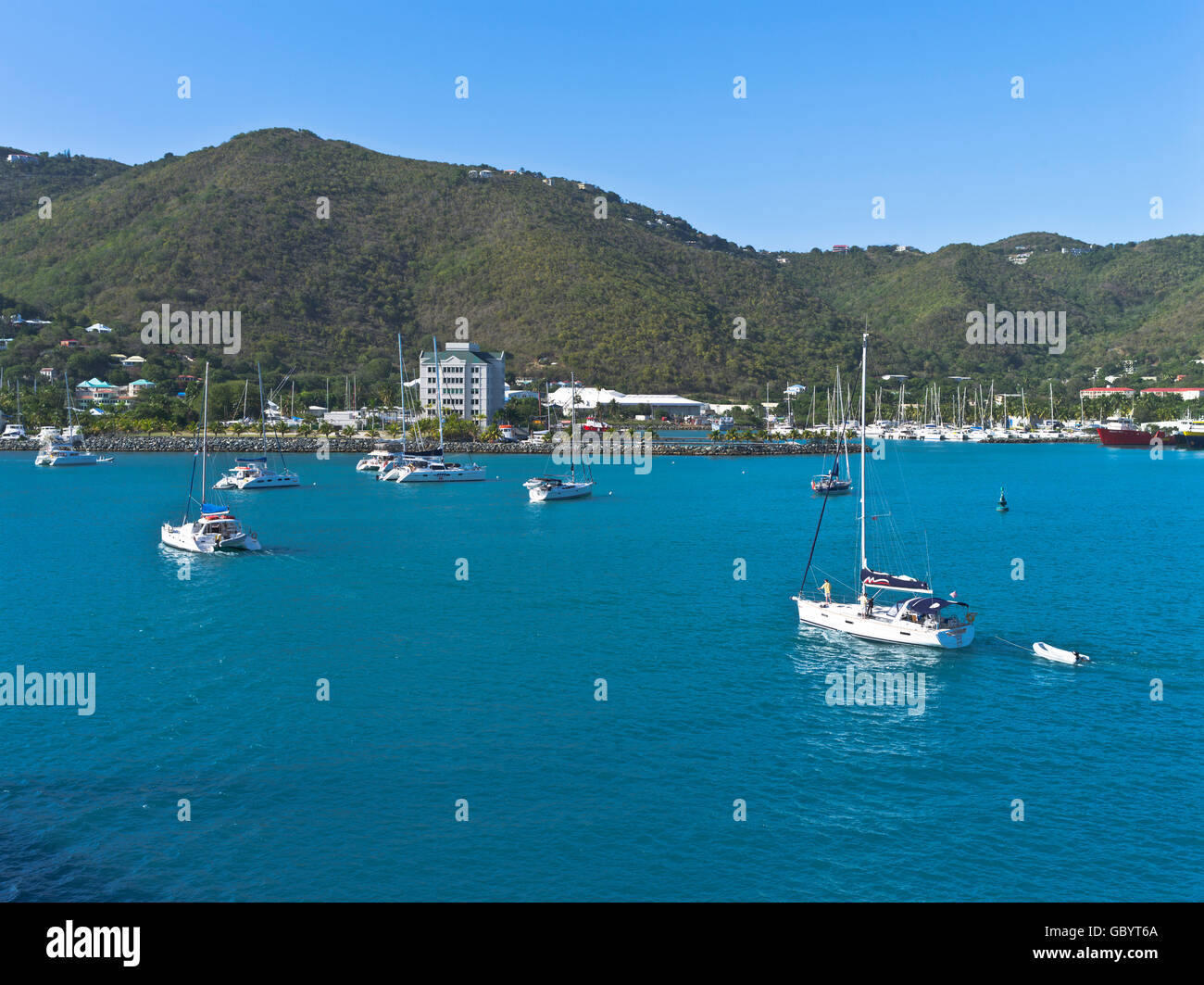 dh Road Town TORTOLA Karibischen Luxus Yacht Boot ankommen Road Town Marina Segelboote Bvi Jungferninseln Stockfoto