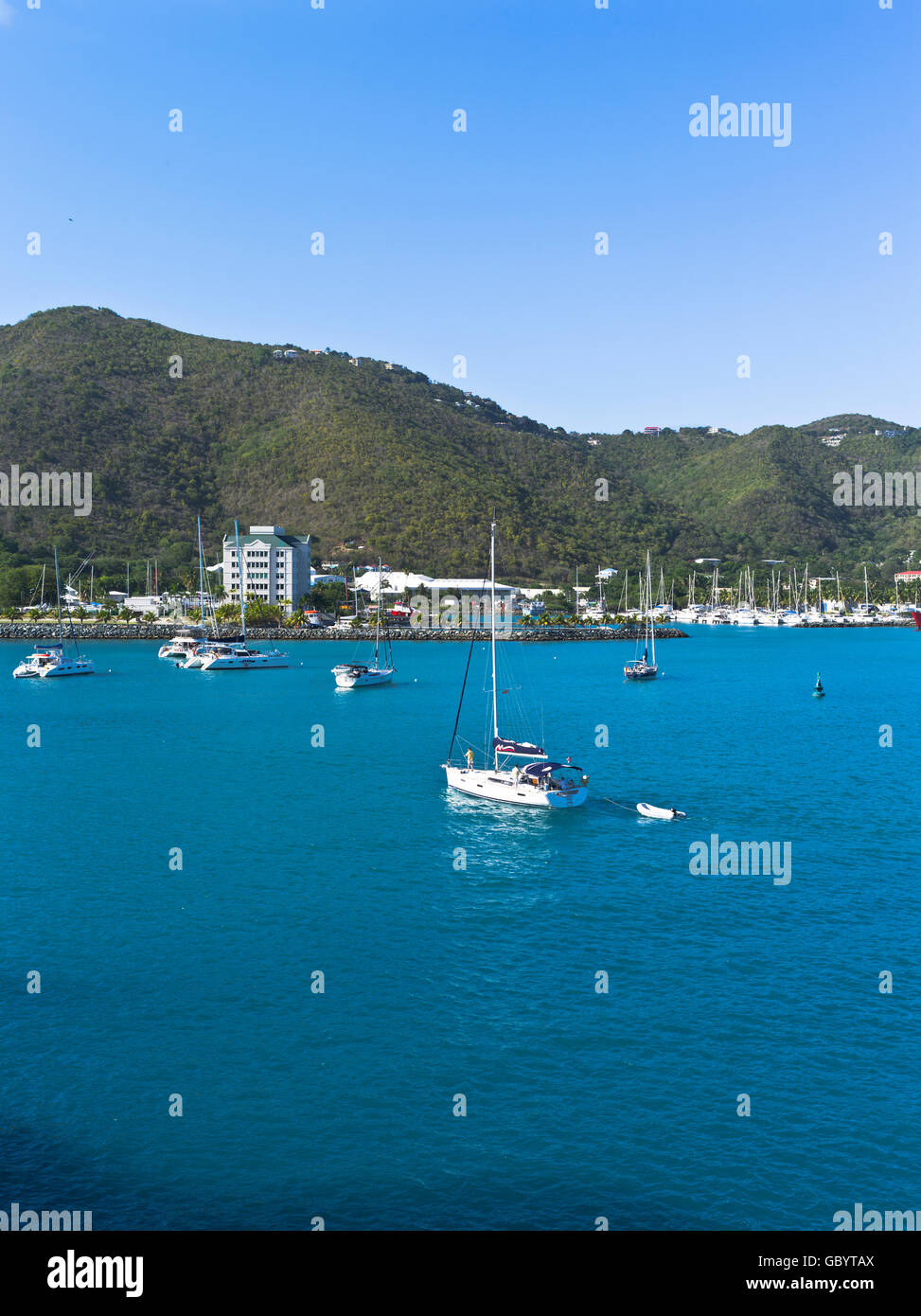 dh Road Town TORTOLA Karibischen Luxus Yacht Boot ankommen Road Town Marina Bvi Segeln Segel Stockfoto