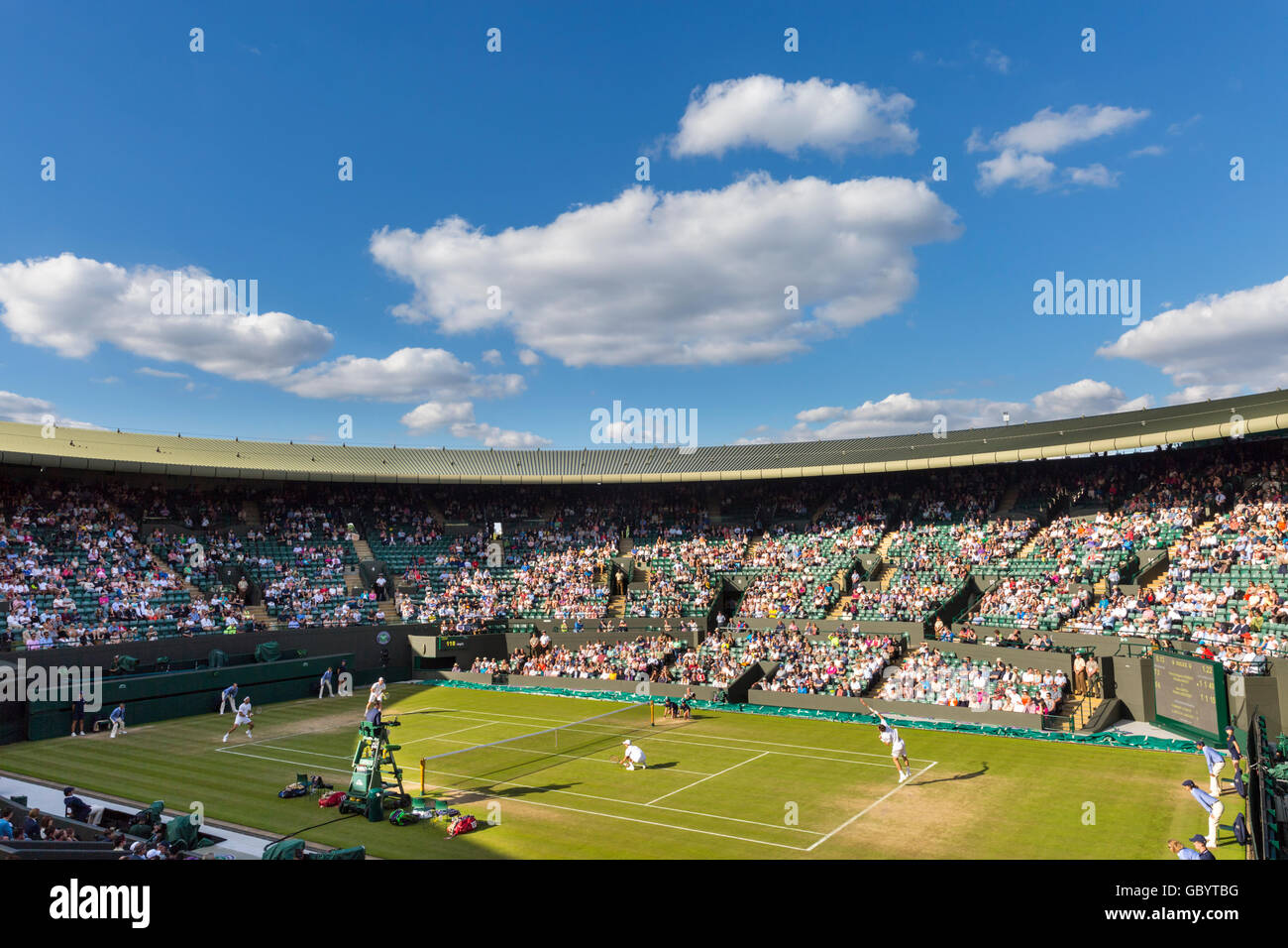 Wimbledon Tennis Championships 2016 - verdoppelt Court Nummer 1 mit sonnigen blauen Himmels, Männer Viertelfinale Stockfoto