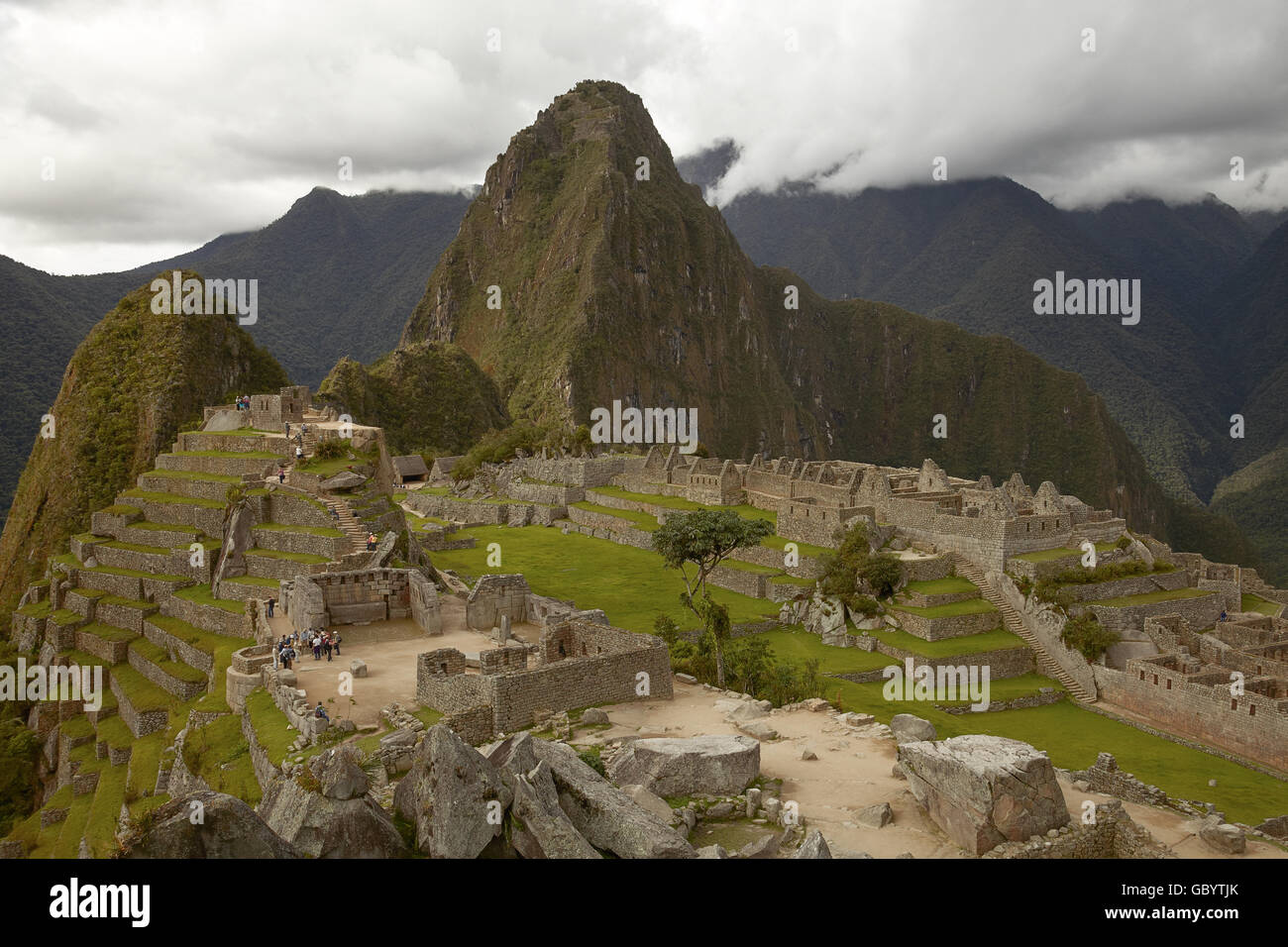 Menschen besuchen verlorene Inka Stadt Machu Picchu in der Nähe von Cusco in Peru. Stockfoto