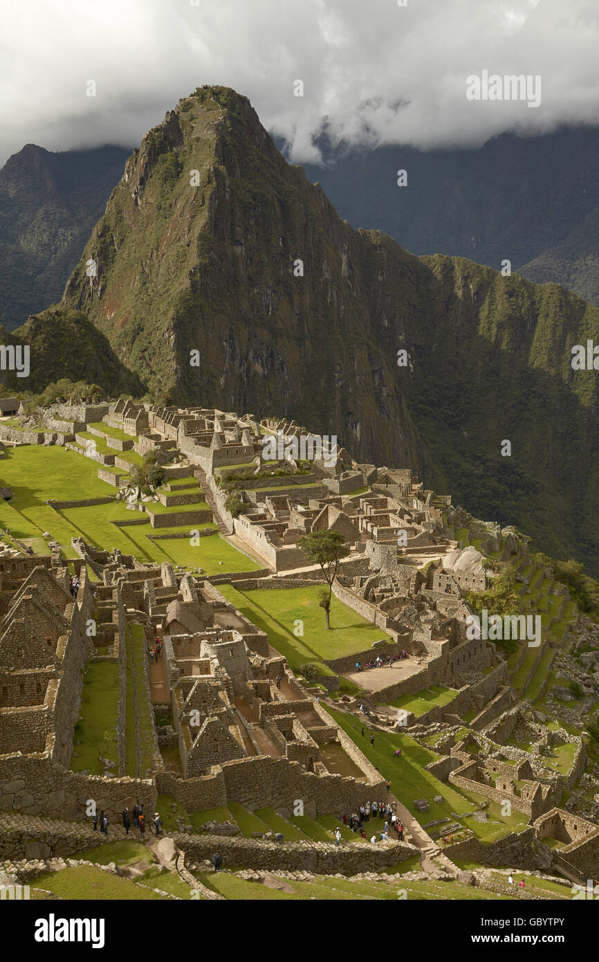 Menschen besuchen verlorene Inka Stadt Machu Picchu in der Nähe von Cusco in Peru. Stockfoto