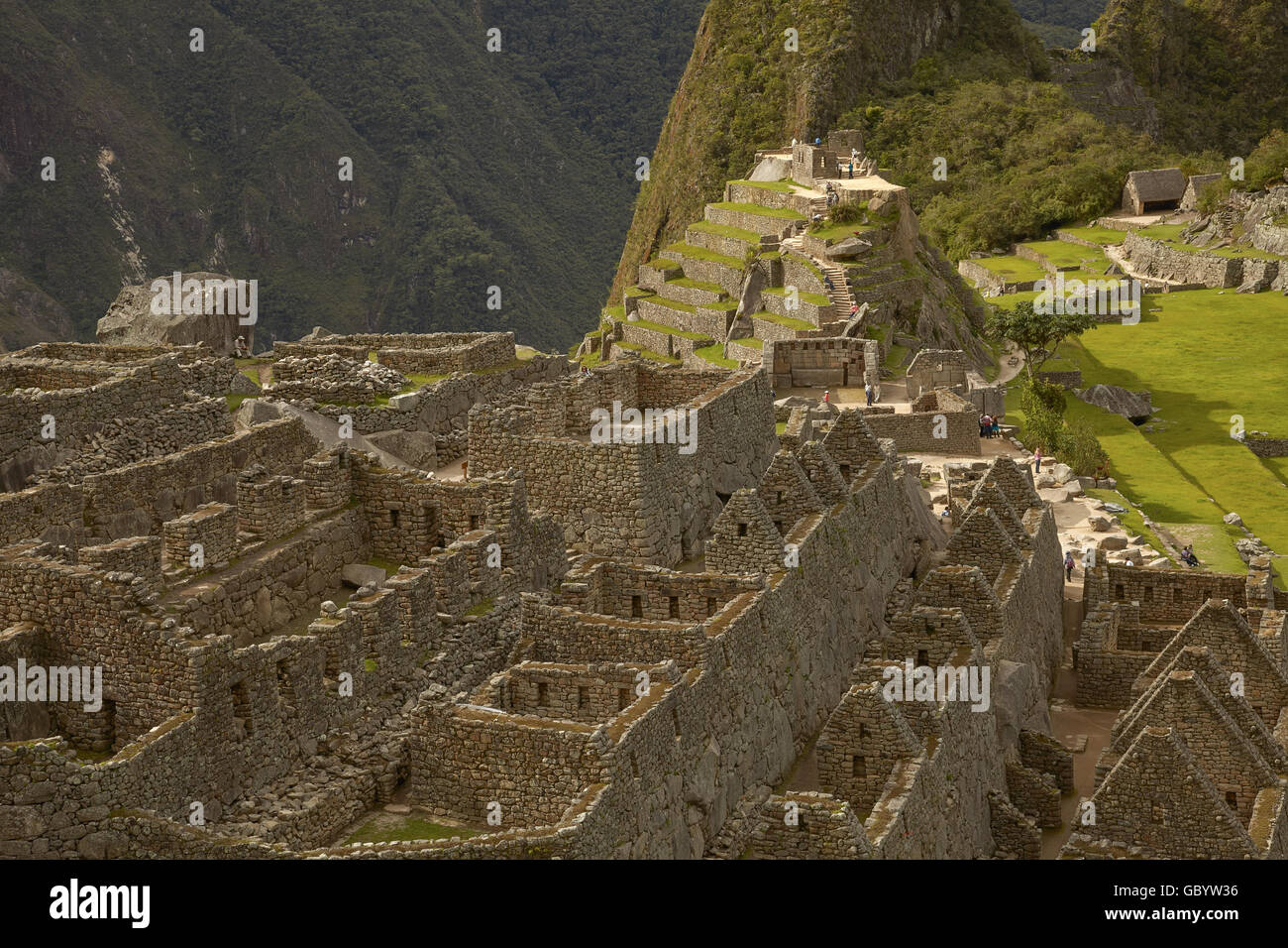Menschen besuchen verlorene Inka Stadt Machu Picchu in der Nähe von Cusco in Peru. Stockfoto