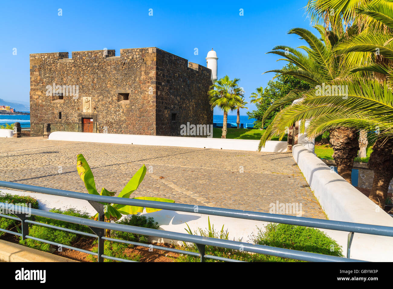 Platz mit Burgenbau in der Stadt Puerto De La Cruz, Teneriffa, Kanarische Inseln, Spanien Stockfoto