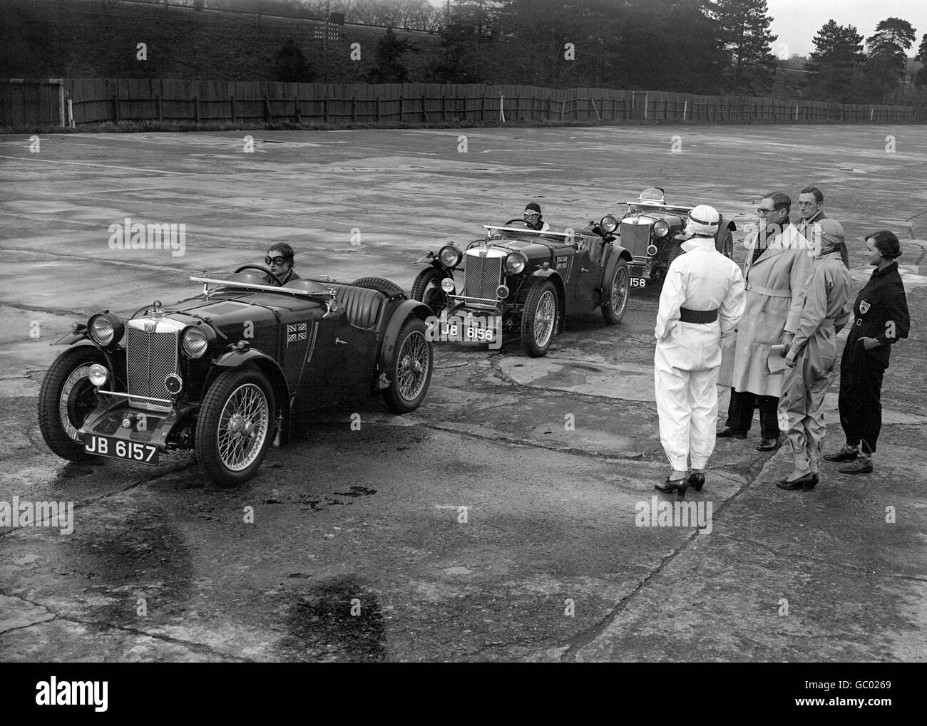 Motor Racing - MG Damenmannschaft - Brooklands Stockfoto