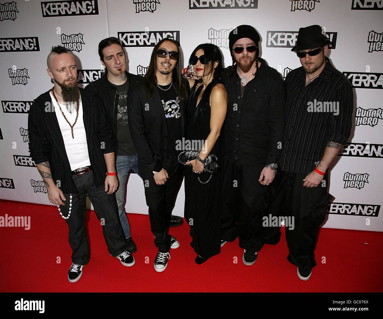 (L-R) Cristiano Mozzati, Cristiano Migliore, Andrea Ferro, Cristina Scabbia, Marco Biazzi und Marco Coti Zelati von Lacuna Coil kommen am Kerrang an! Auszeichnungen, in der Brauerei, London. DRÜCKEN SIE VERBANDSFOTO. Bilddatum: Montag, 3. August 2009. Das Foto sollte lauten: Yui Mok/PA Wire Stockfoto