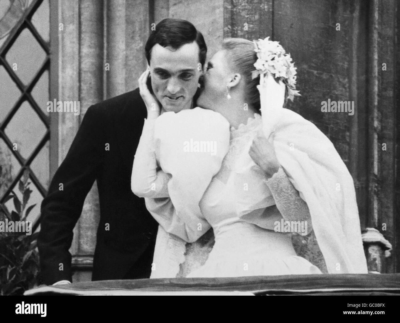 Prinzessin Aestr von Belgien und Erzherzog Lorenz von Österreich bei ihrer Heirat am Samstag (22. September) in der Brüsseler Kirche. Stockfoto