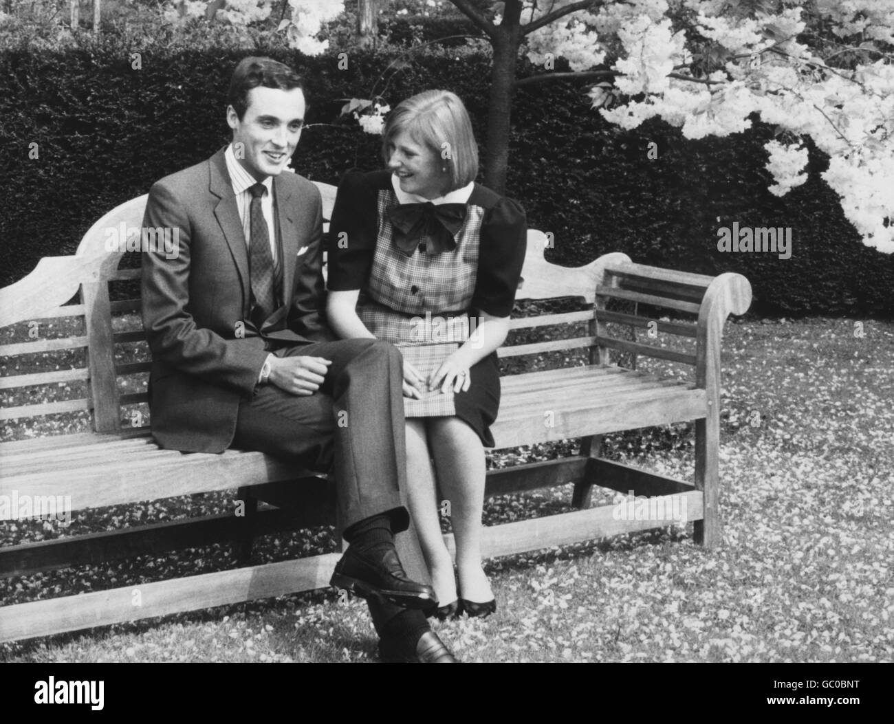 Prinzessin Astrid von Belgien und Erzherzog Lorenz von Österreich auf Schloss Belvedere am 13. Mai dieses Jahres, als sie offiziell verlobt wurden. Sie sollen am 22. September 1984 in der Kirche des "Grand Sablon" in Brüssel heiraten. Stockfoto