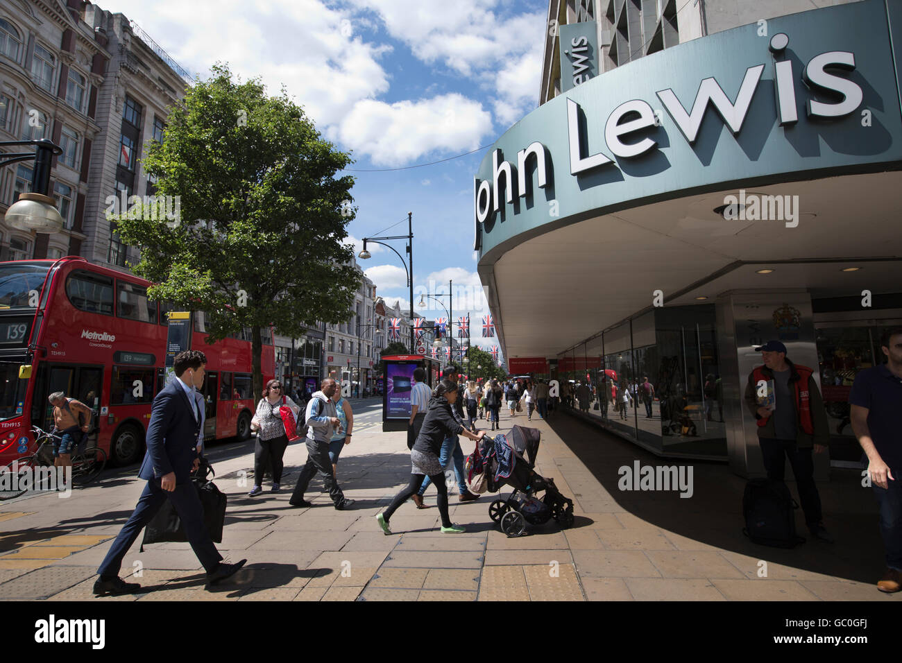 John Lewis Department Store außen, Haupt Eingang auf Oxford Straße, London, England, Vereinigtes Königreich Stockfoto