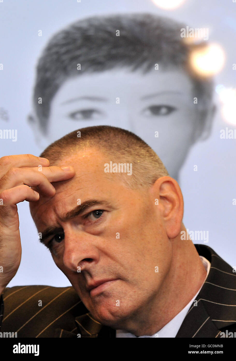 Privatdetektiv Dave Edgar spricht bei einer Pressekonferenz mit den Medien und bittet um Informationen über das Verschwinden von Madeline McCann. Stockfoto