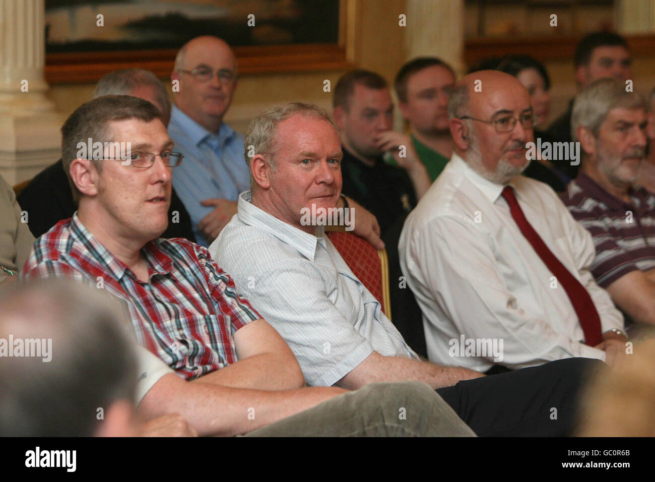 Martin McGuinness (Mitte) bei einem Parteitreffen zum Vertrag von Lissabon heute Morgen in Navan. Stockfoto