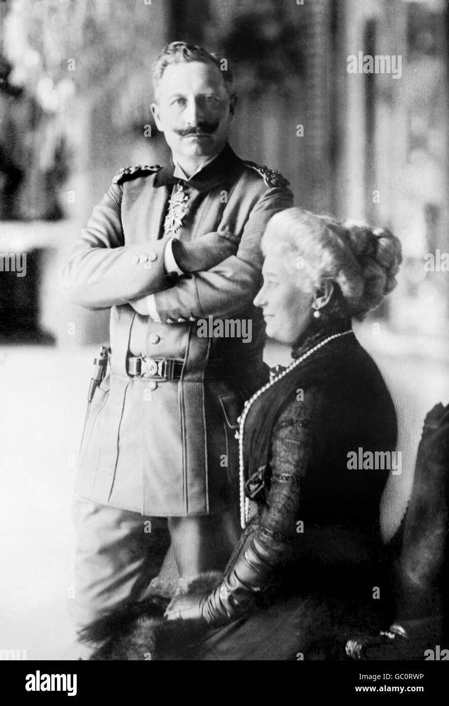Porträt von Kaiser Wilhelm II (1859-1941), Kaiser von Deutschland und König von Preußen und seine Frau, Kaiserin Augusta Victoria. Foto von Bain News Service, c.1910-1915. Stockfoto