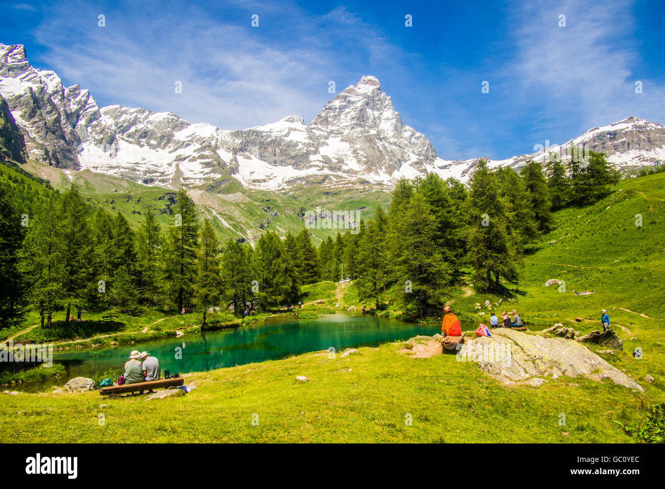 Lago Blu (Lake Blue), mit Cervino Berg (aka Matterhorn in der Schweiz), Aostatal, Italien. Stockfoto