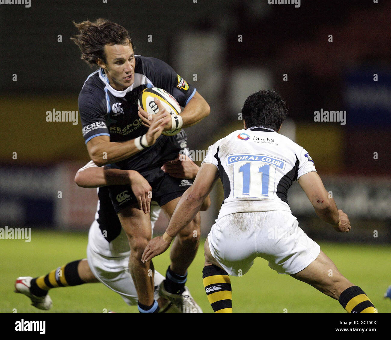 Rugby Union - freundlich - Glasgow Warriors gegen London Wesps - Firhill Arena. Bernardo Stortoni von Glasgow Warriors stellt sich während des Friendly in der Firhill Arena, Glasgow, gegen Wesps' David Lemi Stockfoto