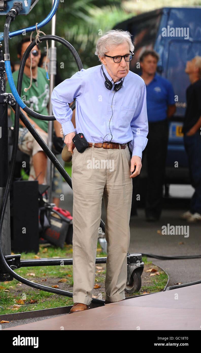 Woody Allen ist am Set seines neuen Films mit dem Titel 'Wasp 09' in London zu sehen. Stockfoto Woody Allen ist am Set seines neuen Films mit dem Titel 'Wasp 09' in London zu sehen. Stockfoto