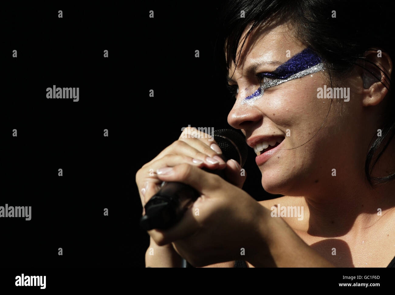 Lily Allen spielt auf der V Stage während des V Festivals, im Hylands Park, Chelmsford. Stockfoto