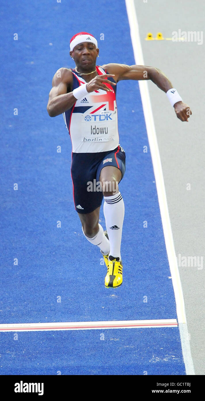 Großbritanniens Phillips Idowu beim Männer Triple Jump Final Event während der IAAF World Championships im Olympiastadion, Berlin. Stockfoto